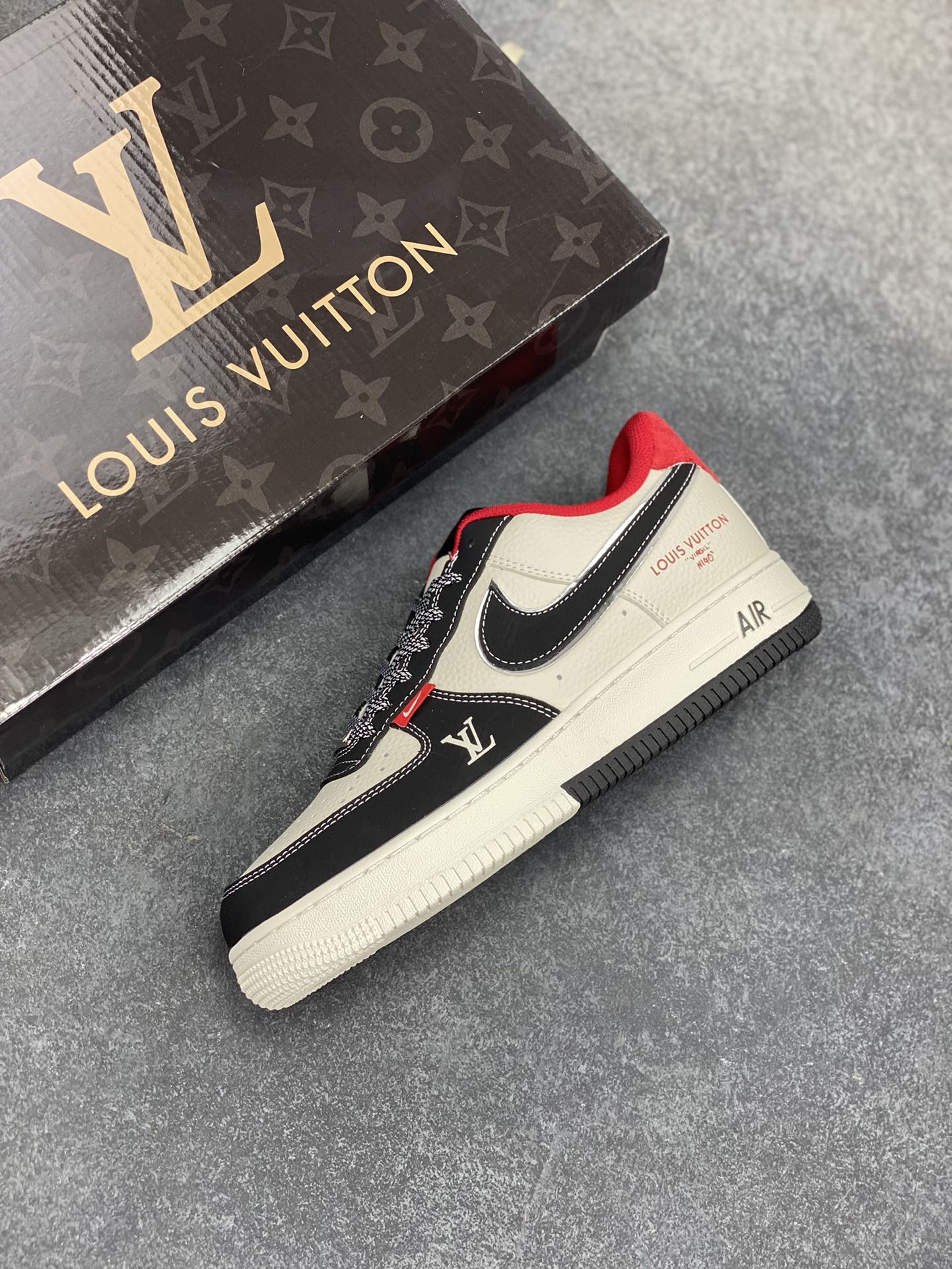 图片[7]-NIke Air Force 1 \’07 Low “LV联名——双拼黑红”空军一号 低帮 运动鞋 休闲鞋 折边针车 工艺难度大 原楦头原纸板 原装鞋盒 定制五金配件 内置全掌气垫 原厂鞋底 货号：CS5288-022 尺码：36 36.5 37.5 38 38.5 39 40 40.5 41 42 42.5 43 44 44.5 45-选品中心