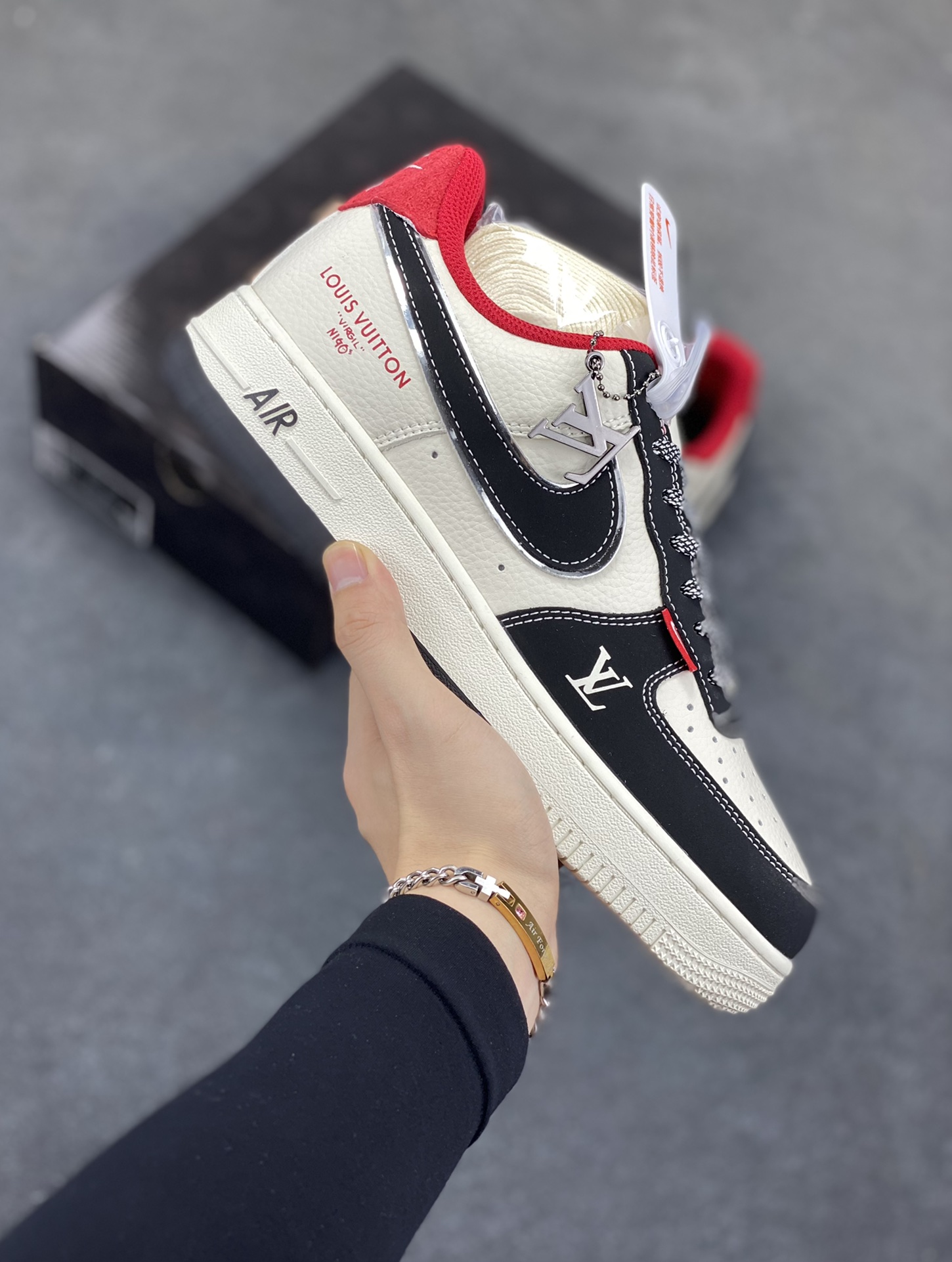 NIke Air Force 1 \’07 Low “LV联名——双拼黑红”空军一号 低帮 运动鞋 休闲鞋 折边针车 工艺难度大 原楦头原纸板 原装鞋盒 定制五金配件 内置全掌气垫 原厂鞋底 货号:CS5288-022 尺码:36 36.5 37.5 38 38.5 39 40 40.5 41 42 42.5 43 44 44.5 45-选品中心