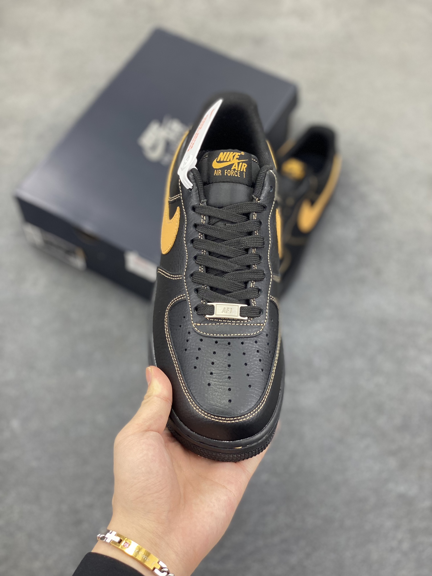 图片[2]-Nike Air Force 1 Low 黑黄 原楦头原纸板 打造纯正空军版型 专注外贸渠道 全掌内置蜂窝气垫 原盒配件 原厂中底钢印、拉帮完美 货号：HQ2037-003 尺码：36 36.5 37.5 38 38.5 39 40 40.5 41 42 42.5 43 44 44.5 45-选品中心