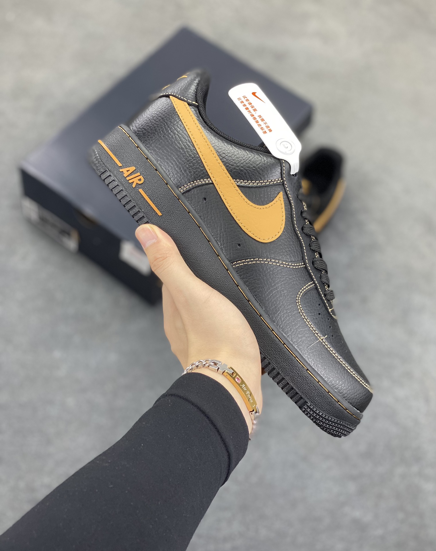 Nike Air Force 1 Low 黑黄 原楦头原纸板 打造纯正空军版型 专注外贸渠道 全掌内置蜂窝气垫 原盒配件 原厂中底钢印、拉帮完美 货号：HQ2037-003 尺码：36 36.5 37.5 38 38.5 39 40 40.5 41 42 42.5 43 44 44.5 45-选品中心