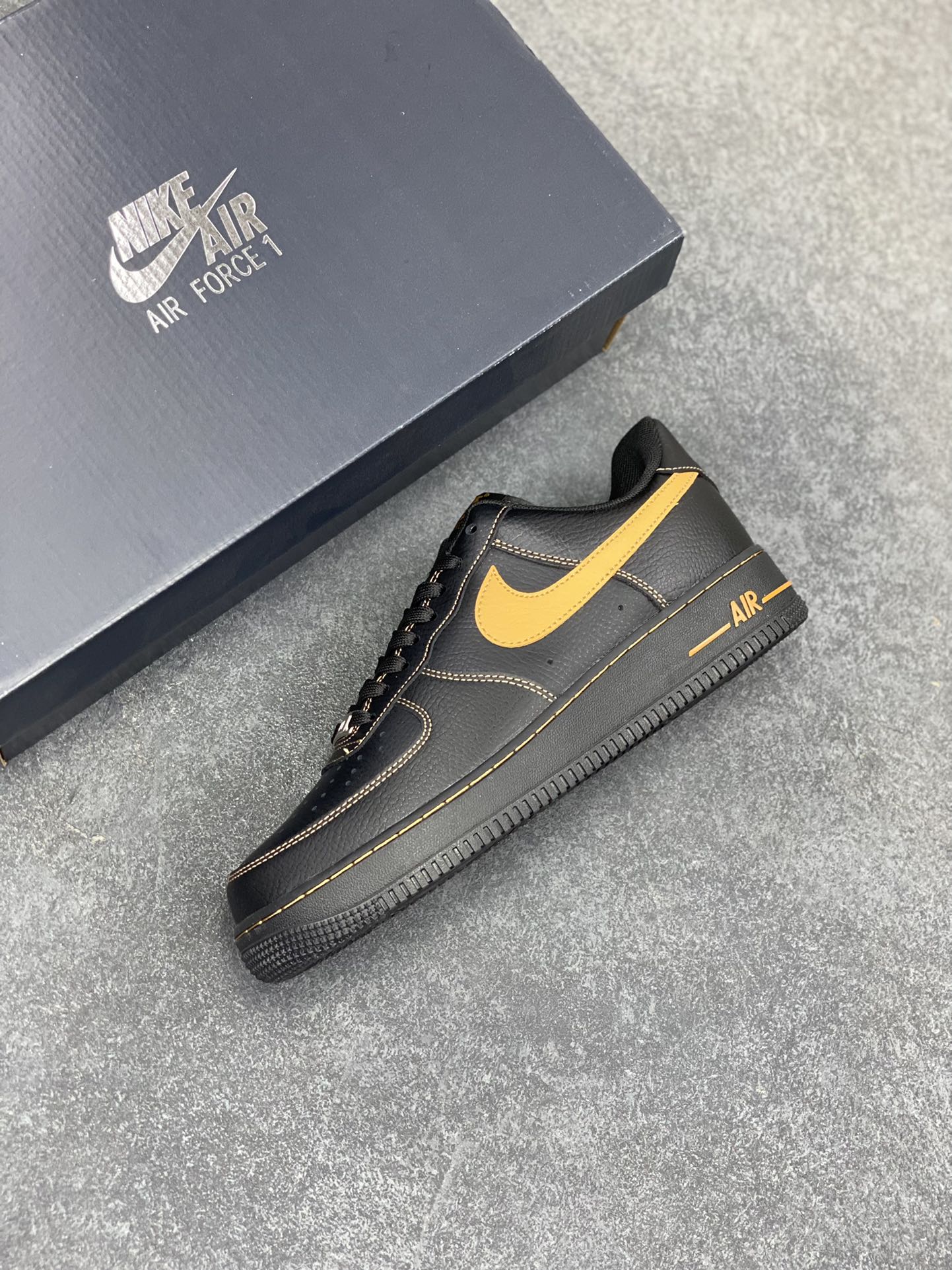 图片[7]-Nike Air Force 1 Low 黑黄 原楦头原纸板 打造纯正空军版型 专注外贸渠道 全掌内置蜂窝气垫 原盒配件 原厂中底钢印、拉帮完美 货号：HQ2037-003 尺码：36 36.5 37.5 38 38.5 39 40 40.5 41 42 42.5 43 44 44.5 45-选品中心