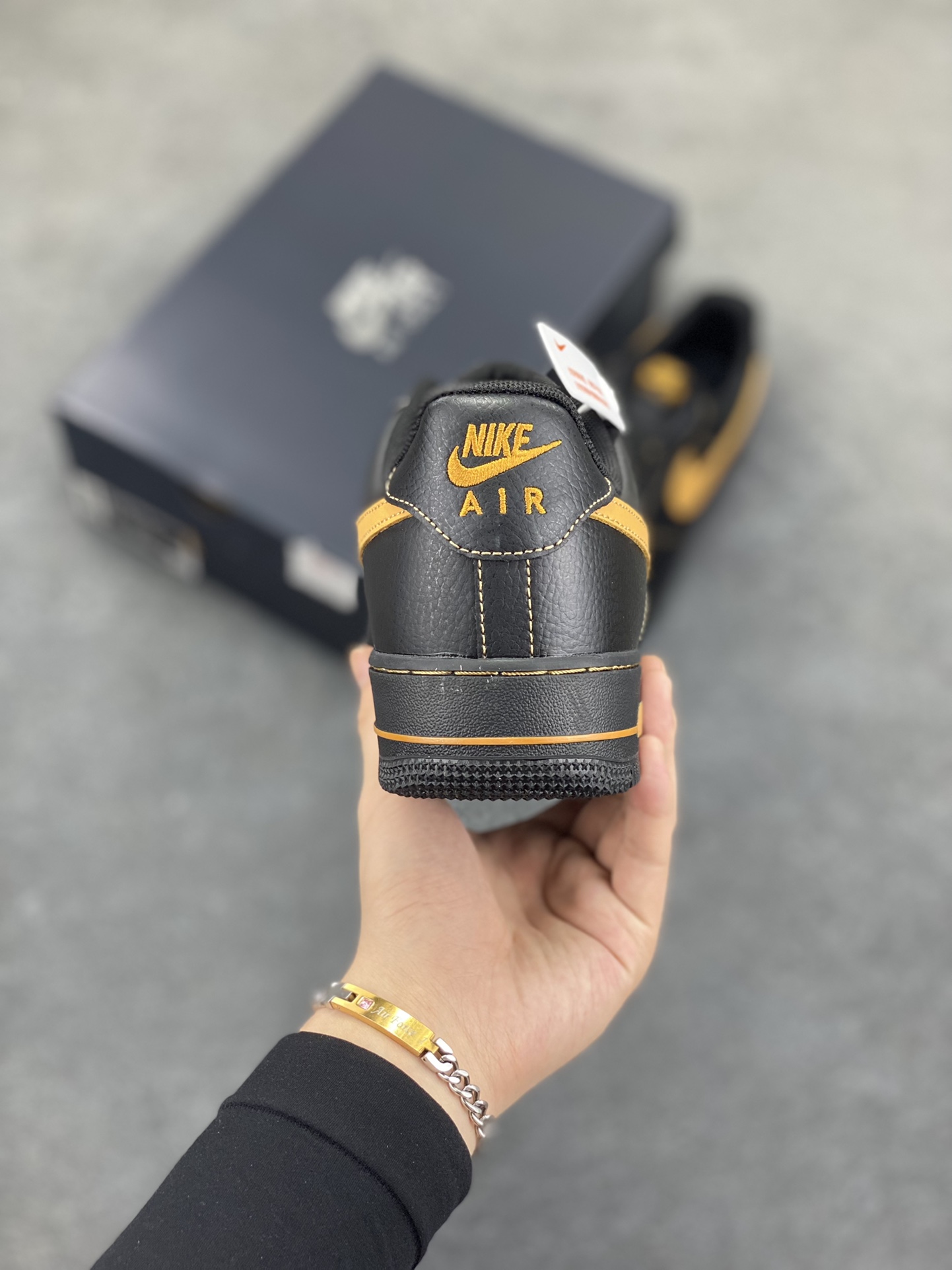 图片[4]-Nike Air Force 1 Low 黑黄 原楦头原纸板 打造纯正空军版型 专注外贸渠道 全掌内置蜂窝气垫 原盒配件 原厂中底钢印、拉帮完美 货号：HQ2037-003 尺码：36 36.5 37.5 38 38.5 39 40 40.5 41 42 42.5 43 44 44.5 45-选品中心