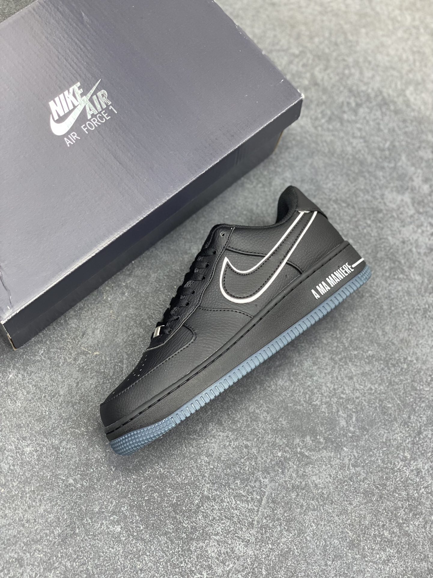 图片[7]-Nike Air Force 1 Low 空军一号低帮百搭休闲运动板鞋。柔软、弹性十足的缓震性能和出色的中底设计，横跨复古与现代的外型结合，造就出风靡全球三十多年的Force 1，直到今天还深受青睐。 货号：HF4084-001 尺码：36 36.5 37.5 38 38.5 39 40 40.5 41 42 42.5 43 44 44.5 45-选品中心