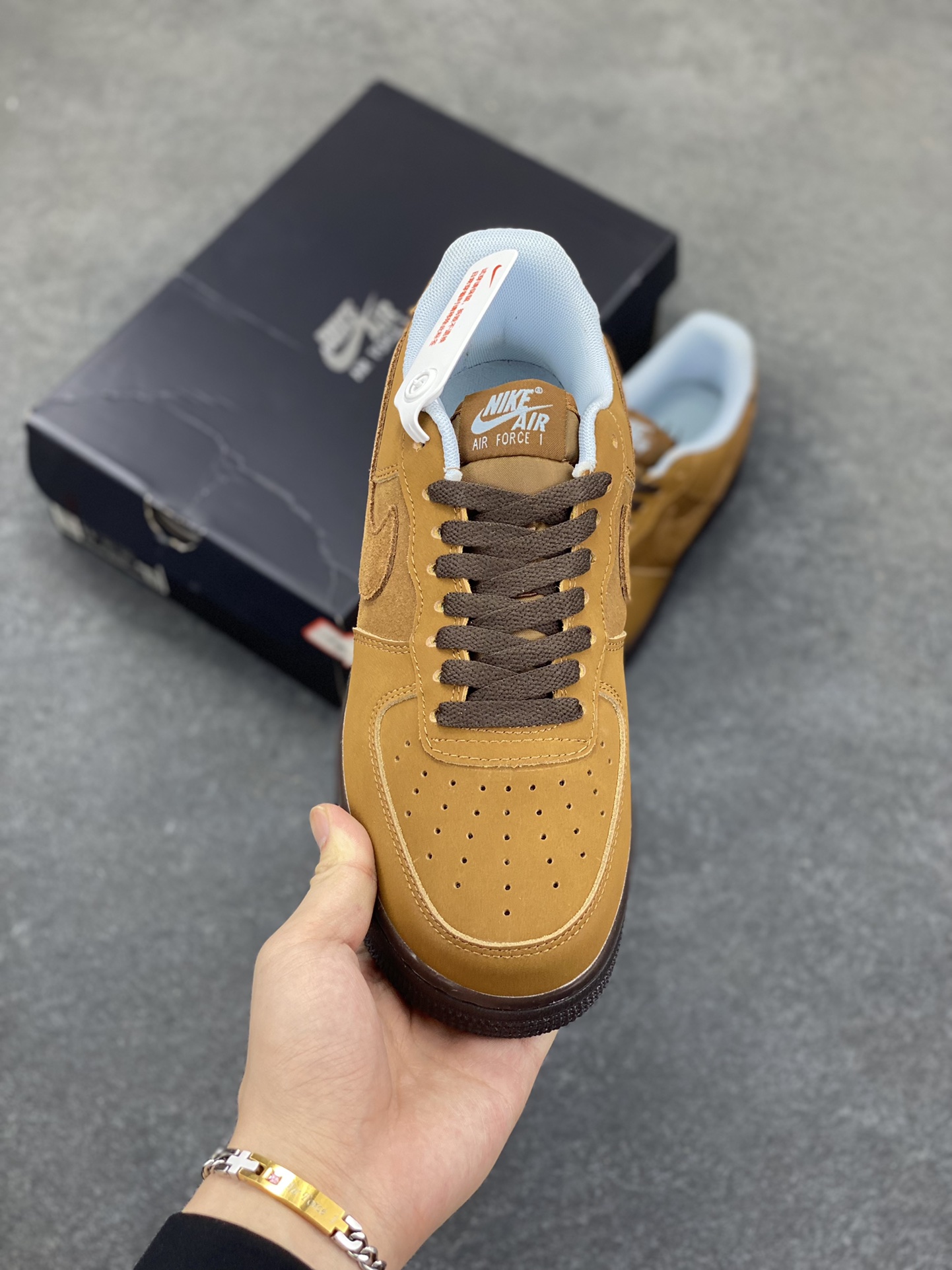 图片[2]-Air Force 1\’ 07 棕褐 原楦头原纸板 打造纯正空军版型 专注外贸渠道 全掌内置蜂窝气垫 #原盒配件 原厂中底钢印、拉帮完美 货号：IB4617-222 尺码：36 36.5 37.5 38 38.5 39 40 40.5 41 42 42.5 43 44 44.5 45-选品中心