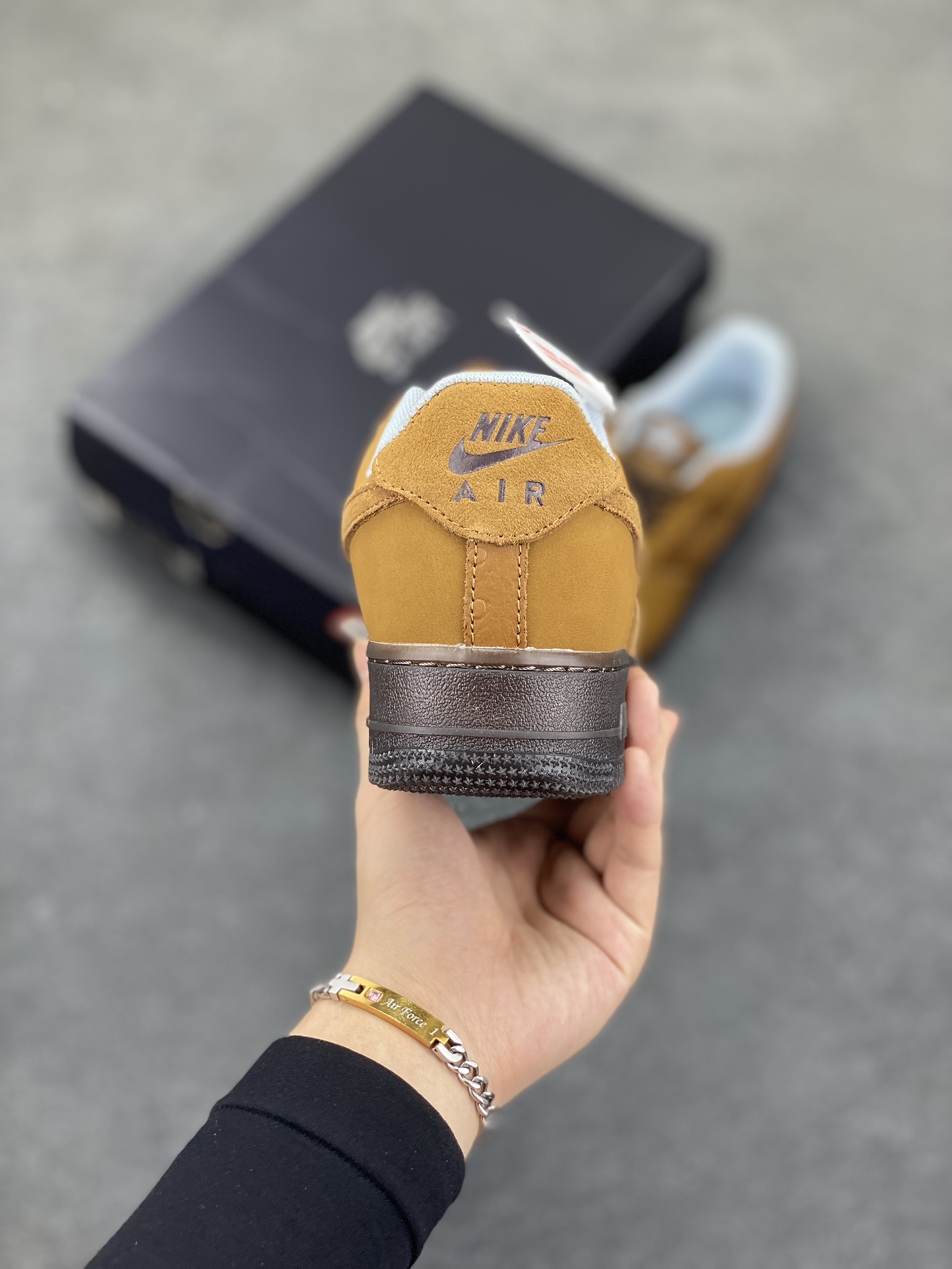 图片[4]-Air Force 1\’ 07 棕褐 原楦头原纸板 打造纯正空军版型 专注外贸渠道 全掌内置蜂窝气垫 #原盒配件 原厂中底钢印、拉帮完美 货号：IB4617-222 尺码：36 36.5 37.5 38 38.5 39 40 40.5 41 42 42.5 43 44 44.5 45-选品中心