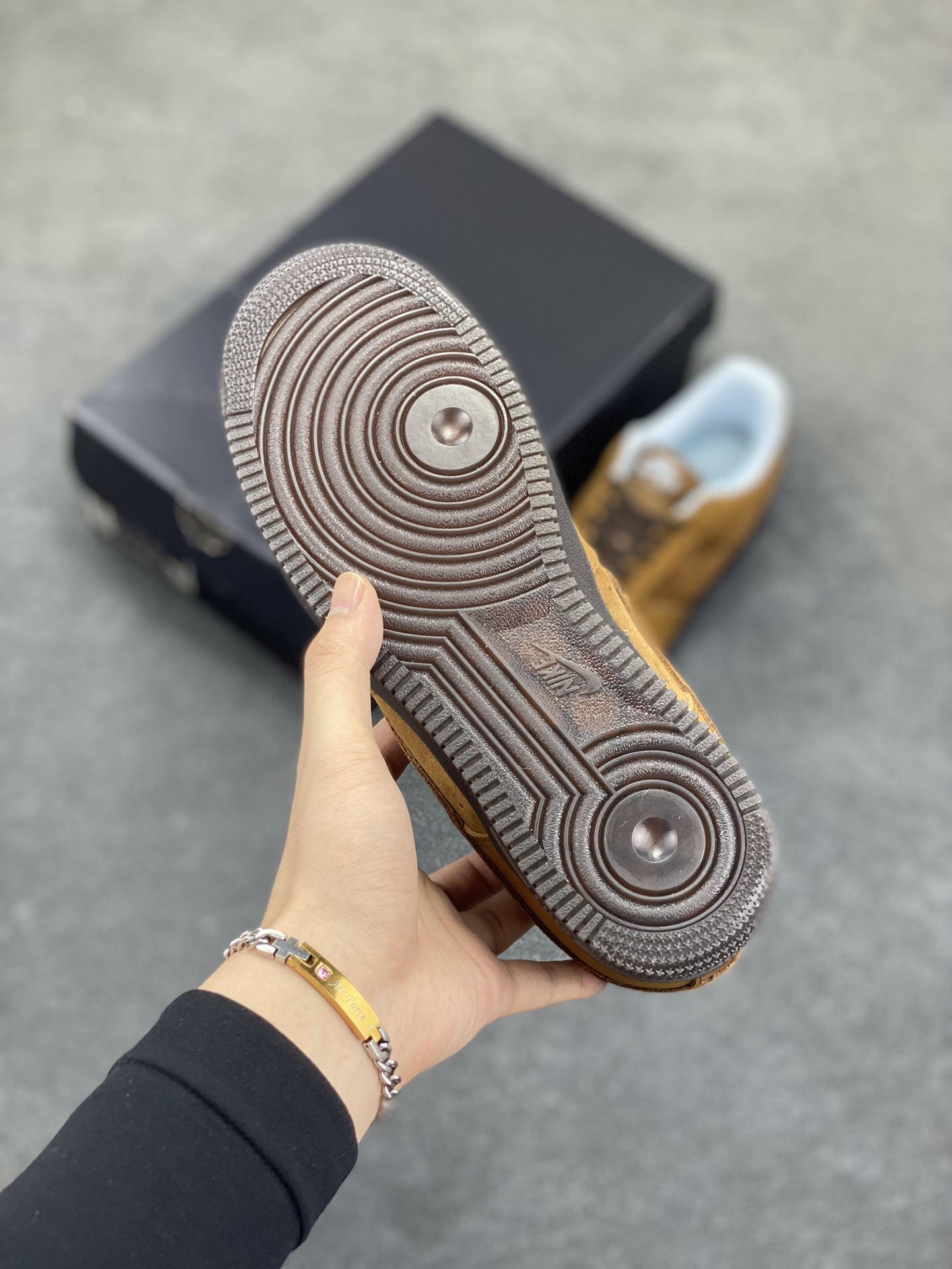 图片[5]-Air Force 1\’ 07 棕褐 原楦头原纸板 打造纯正空军版型 专注外贸渠道 全掌内置蜂窝气垫 #原盒配件 原厂中底钢印、拉帮完美 货号：IB4617-222 尺码：36 36.5 37.5 38 38.5 39 40 40.5 41 42 42.5 43 44 44.5 45-选品中心