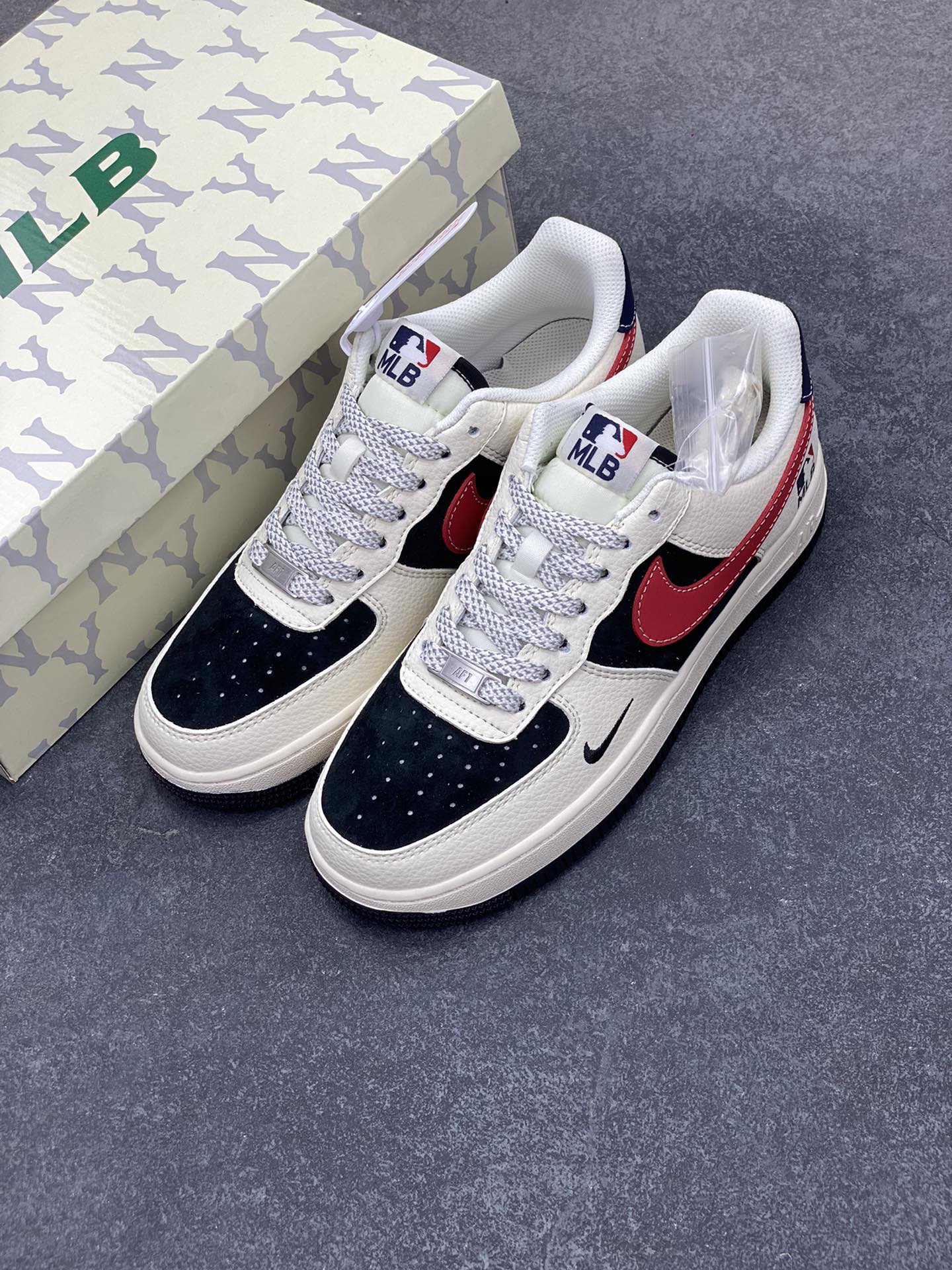 图片[8]-NIke Air Force 1 \’07 Low “MLB联名——黑白红”空军一号 低帮 运动鞋 休闲鞋 折边针车 工艺难度大 原楦头原纸板 原装鞋盒 定制五金配件 内置全掌气垫 原厂鞋底 货号：HS8068-052 尺码：36 36.5 37.5 38 38.5 39 40 40.5 41 42 42.5 43 44 44.5 45-选品中心