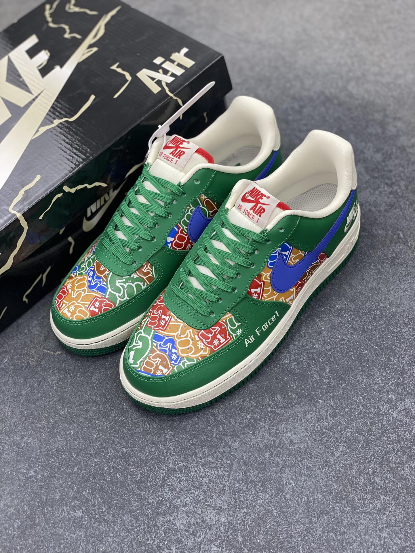 图片[8]-Nike Air Force 1 \’07 Low “NIKE联名——双拼绿蓝勾”空军一号 低帮 运动鞋 休闲鞋 折边针车 工艺难度大 原楦头原纸板 原装鞋盒 定制五金配件 内置全掌气垫 原厂鞋底 货号：KJ1688-007 尺码：36 36.5 37.5 38 38.5 39 40 40.5 41 42 42.5 43 44 44.5 45-选品中心