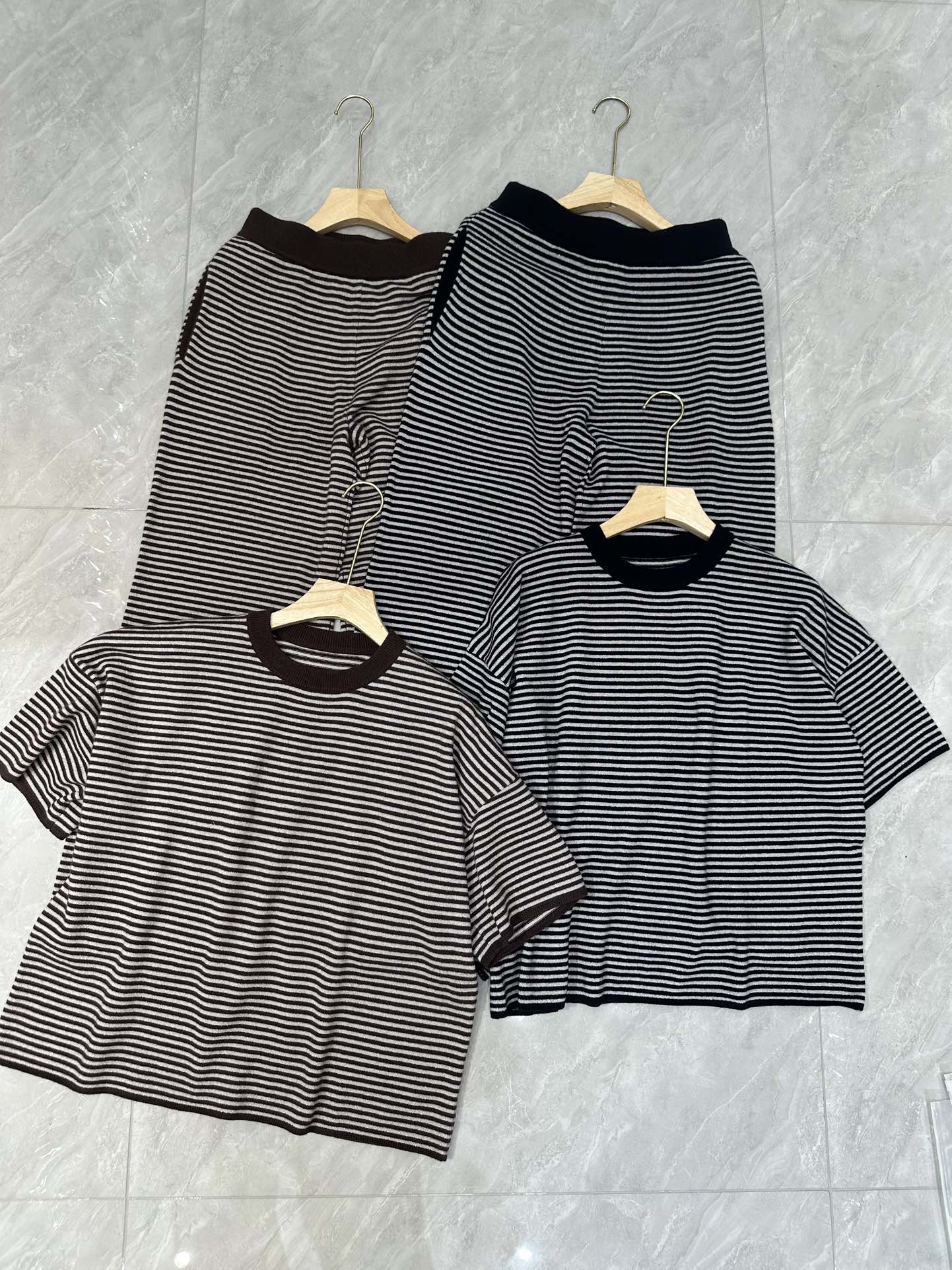 NO:449982,BC 25aw high-end outfit cashmere suit custom yb high-quality cashmere wool blend fabric warm comfortable and warm Two-color sml,,alexander wang19860909BC 25aw 高级穿搭 羊绒套装 定制yb高品质羊绒羊毛混纺面料 保暖舒适又保暖 两色sml,,alexander wang,Women's clothing