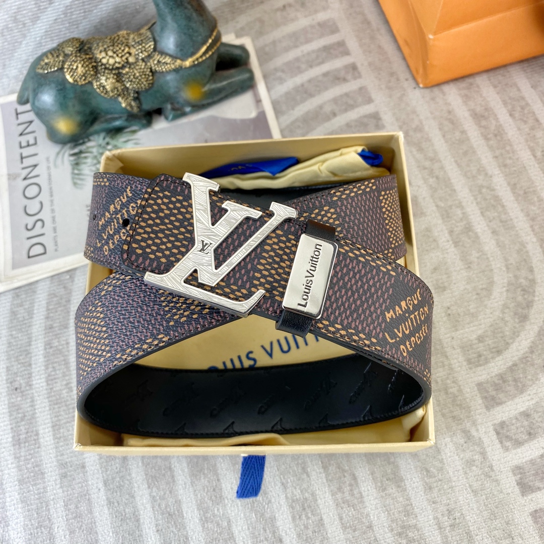 LV💕 特种皮腰带系列 ，原厂五金精品不锈钢扣，手感柔软舒适 宽3.8CM。