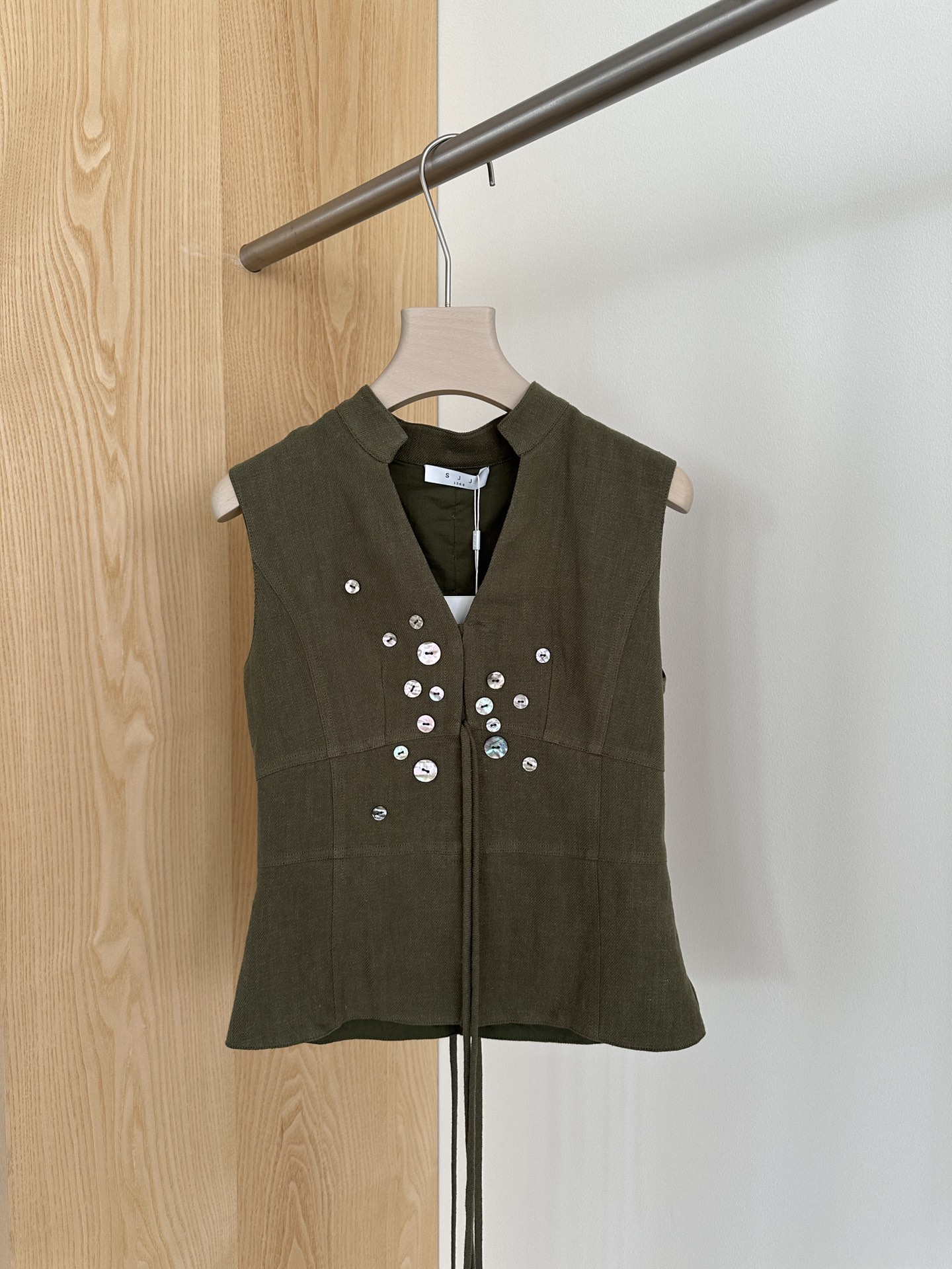 NO:445760,YS｜New Summer Collection Linen vest Heavy Industry Butterfly Covered Vest is very beautiful and has a super good style!   SML, alexander wang19860909YS ｜New Summer Collection 亚麻马甲 重工蝶贝扣马甲 特别特别漂亮 版型超级好！  SML,,alexander wang,Women's clothing