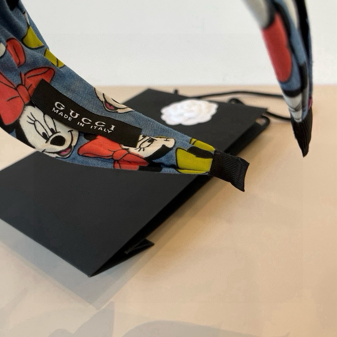 🆕

Gucci古奇发箍、米奇蝴蝶结牛仔头箍