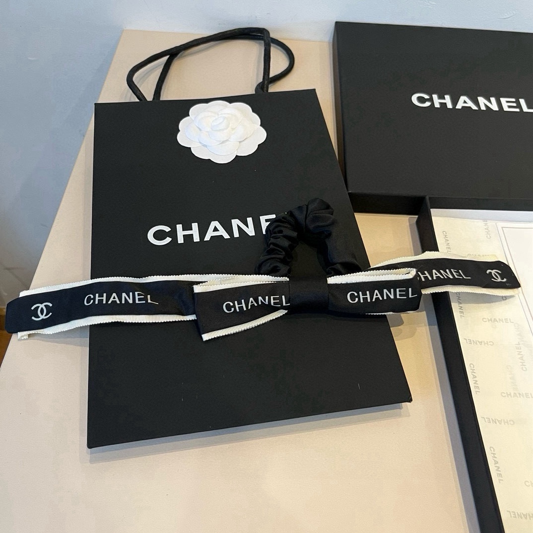 🆕

Chanel香奈儿 香奶奶最爱蝴蝶结发圈