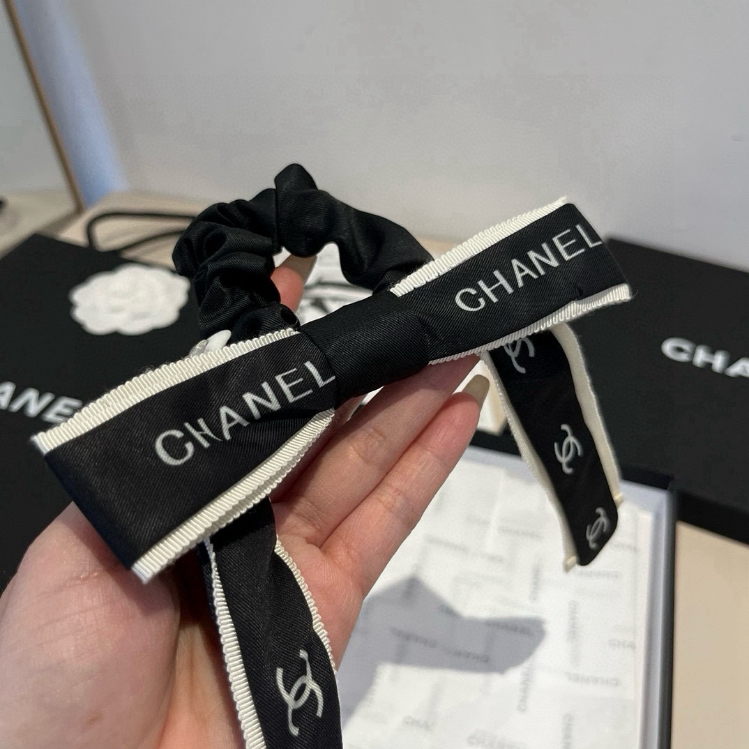 🆕

Chanel香奈儿 香奶奶最爱蝴蝶结发圈