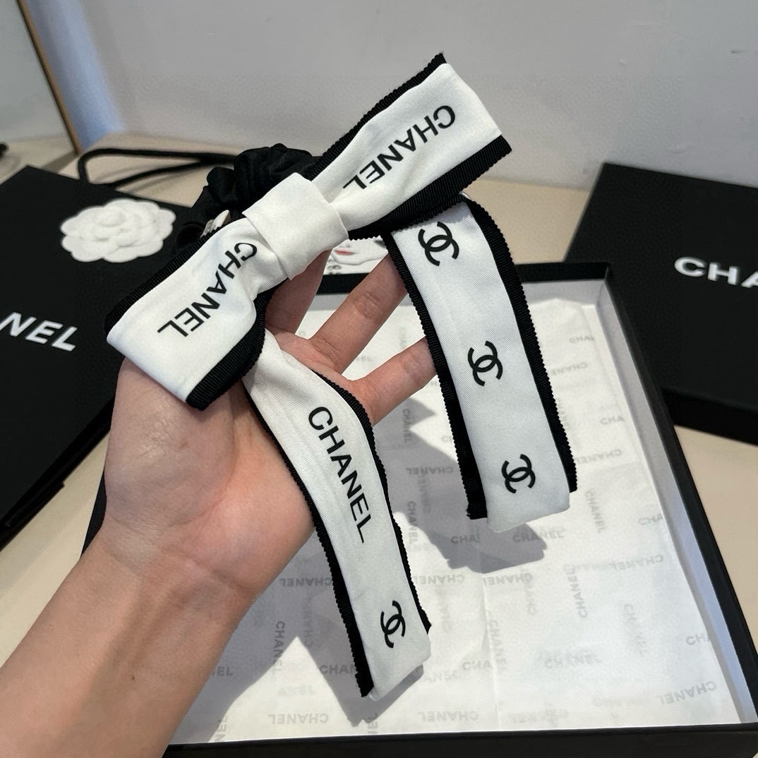 🆕

Chanel香奈儿 香奶奶最爱蝴蝶结发圈