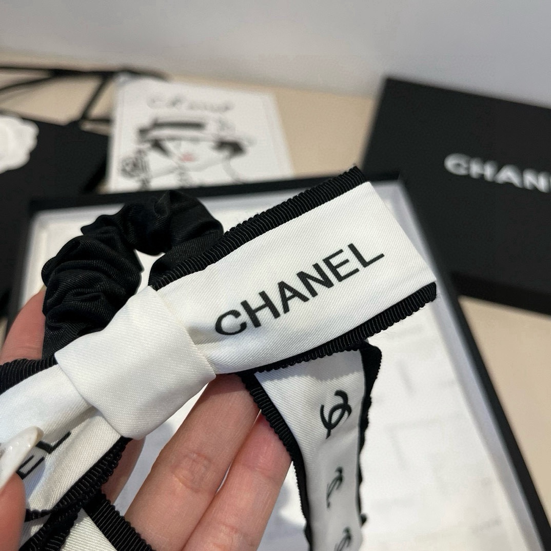 🆕

Chanel香奈儿 香奶奶最爱蝴蝶结发圈