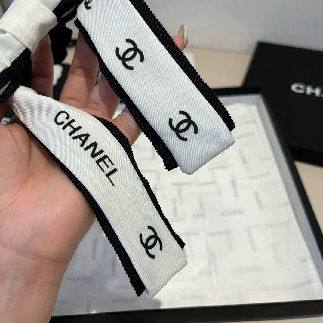 🆕

Chanel香奈儿 香奶奶最爱蝴蝶结发圈