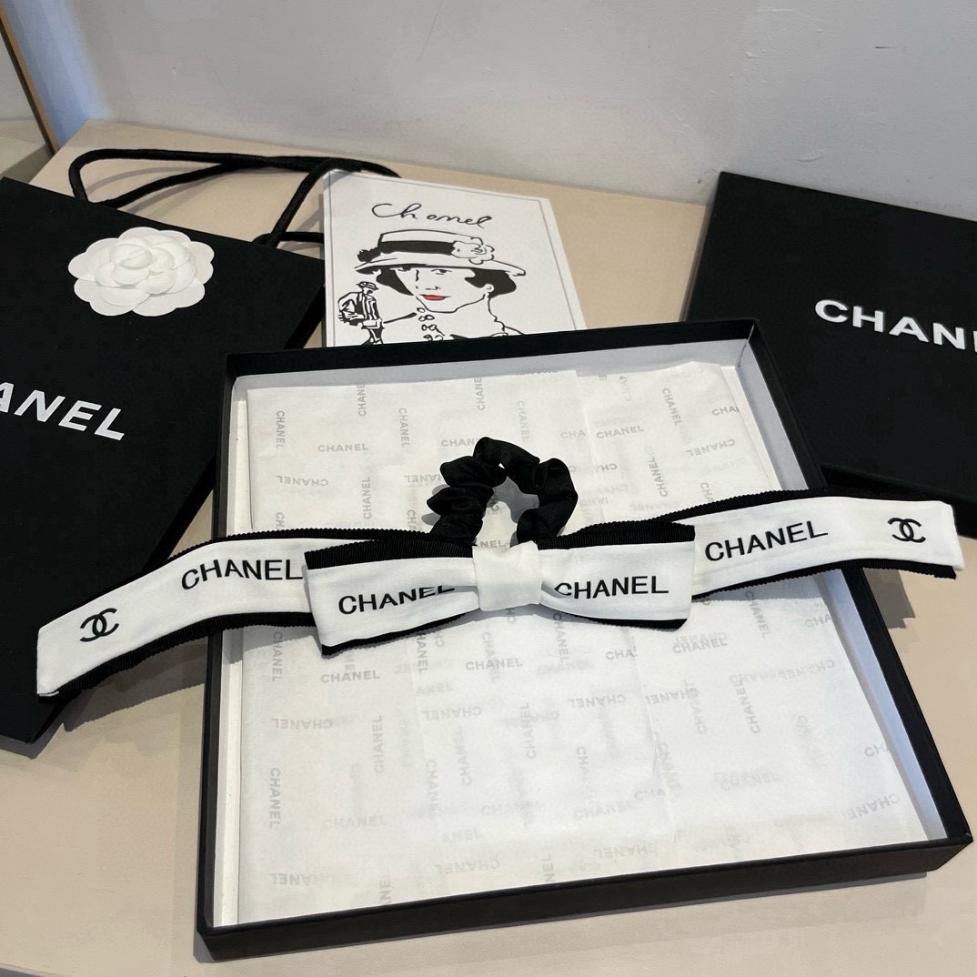 🆕

Chanel香奈儿 香奶奶最爱蝴蝶结发圈