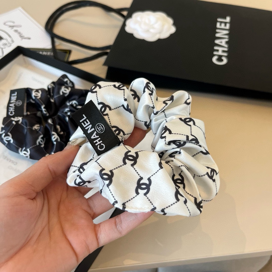 🆕

Chanel香奈儿发圈，绸缎面料，黑白两色