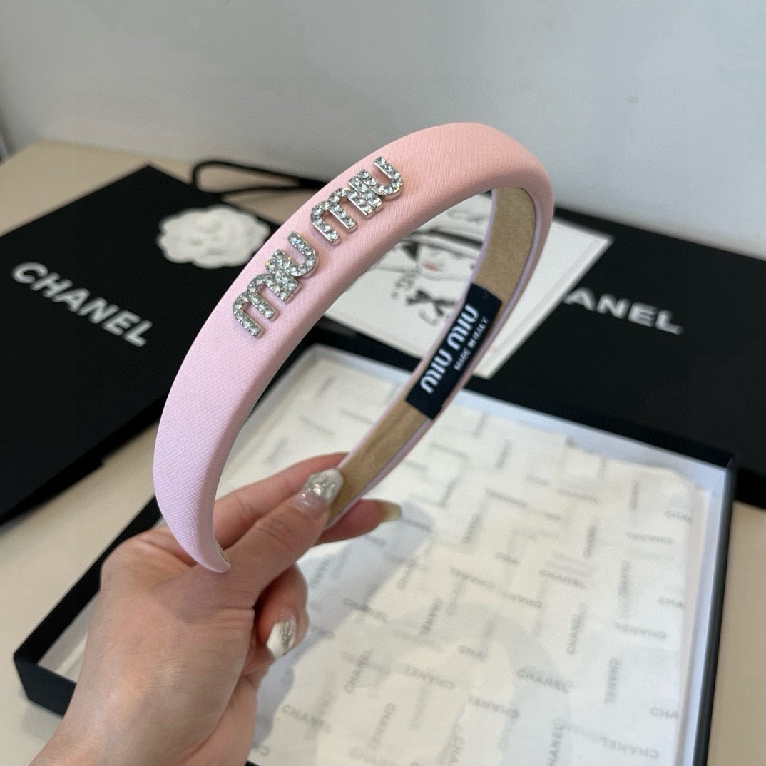 🆕

miumiu缪缪新款发箍
