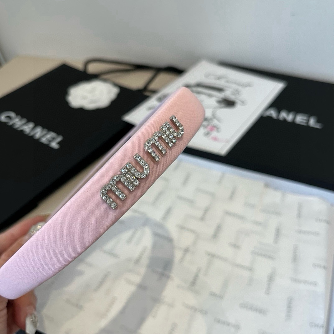 🆕

miumiu缪缪新款发箍