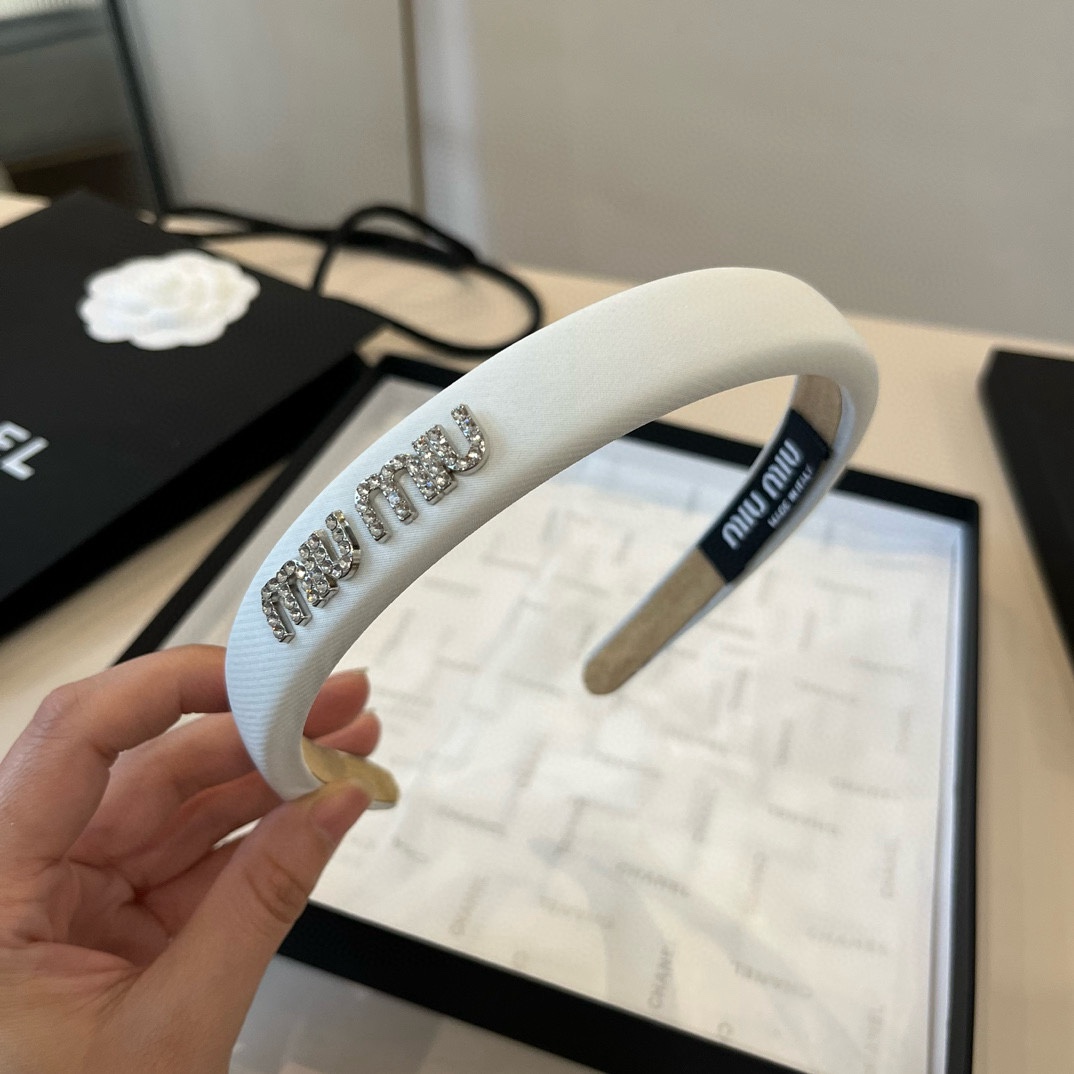 🆕

miumiu缪缪新款发箍