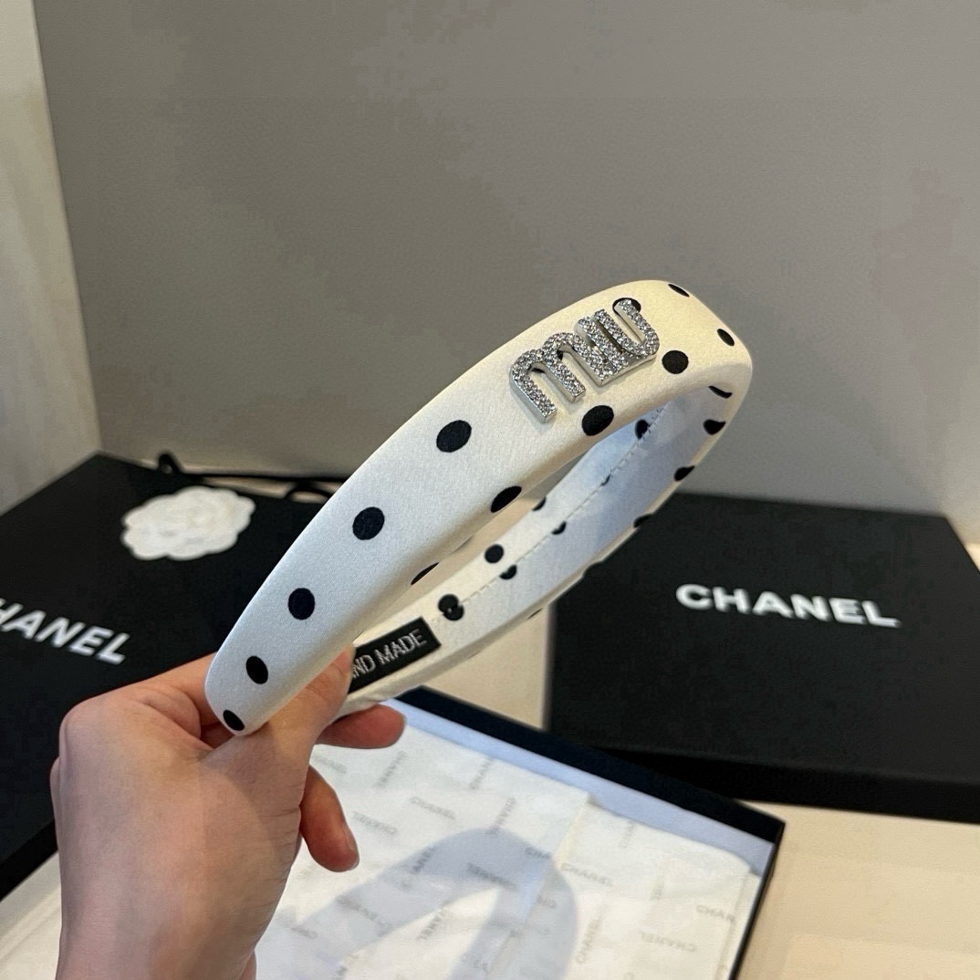 🆕

miumiu缪缪新款发箍