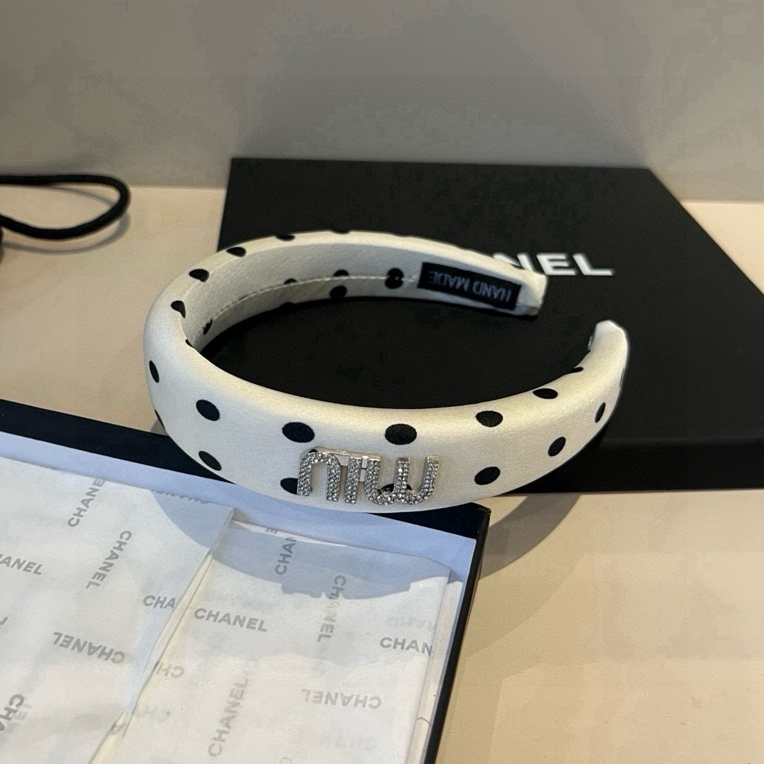 🆕

miumiu缪缪新款发箍