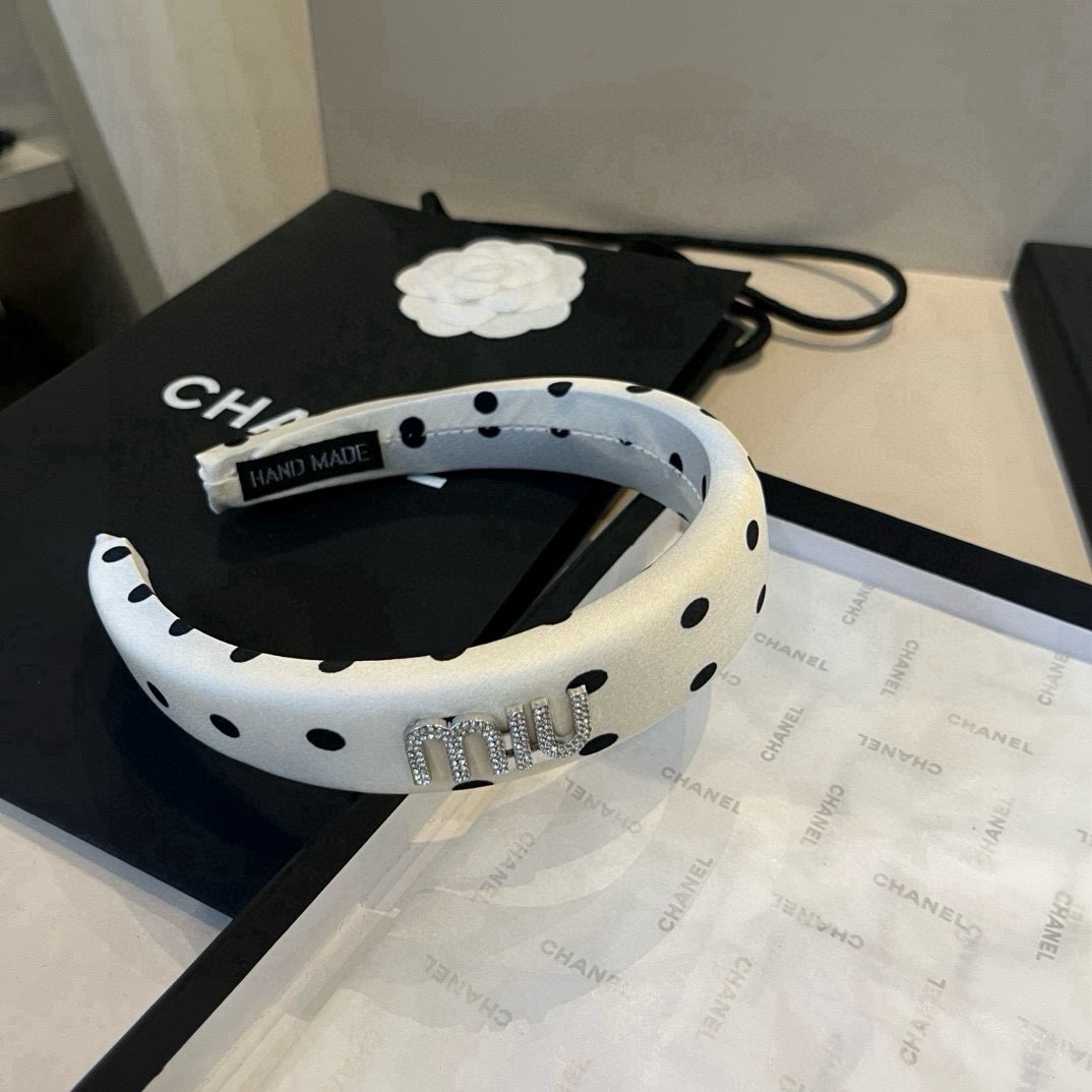 🆕

miumiu缪缪新款发箍