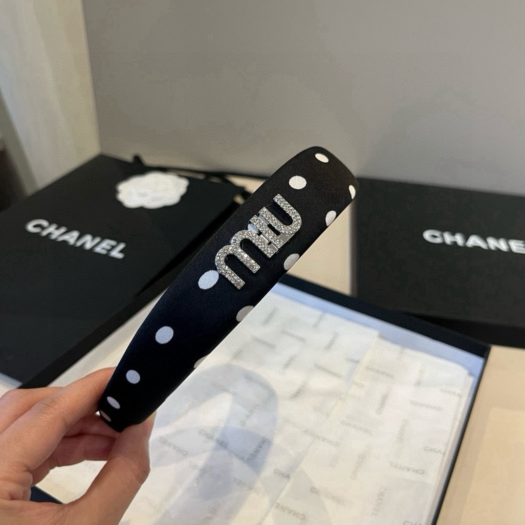 🆕

miumiu缪缪新款发箍