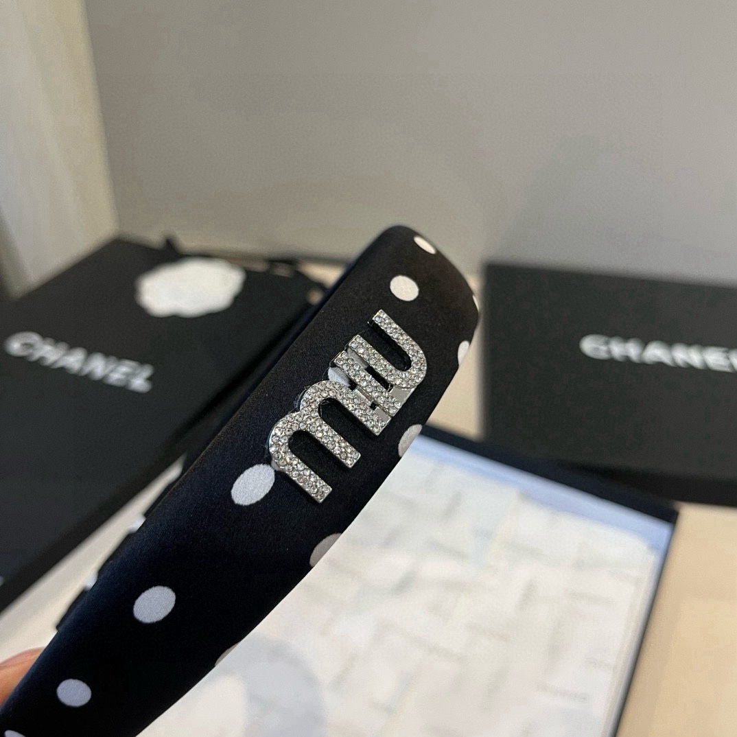 🆕

miumiu缪缪新款发箍