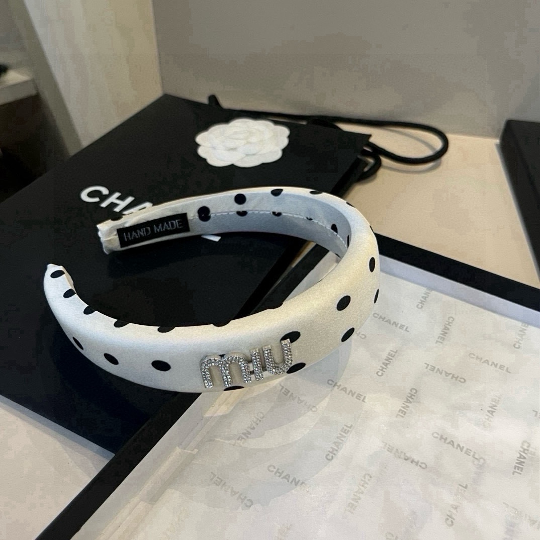 🆕

miumiu缪缪新款发箍
