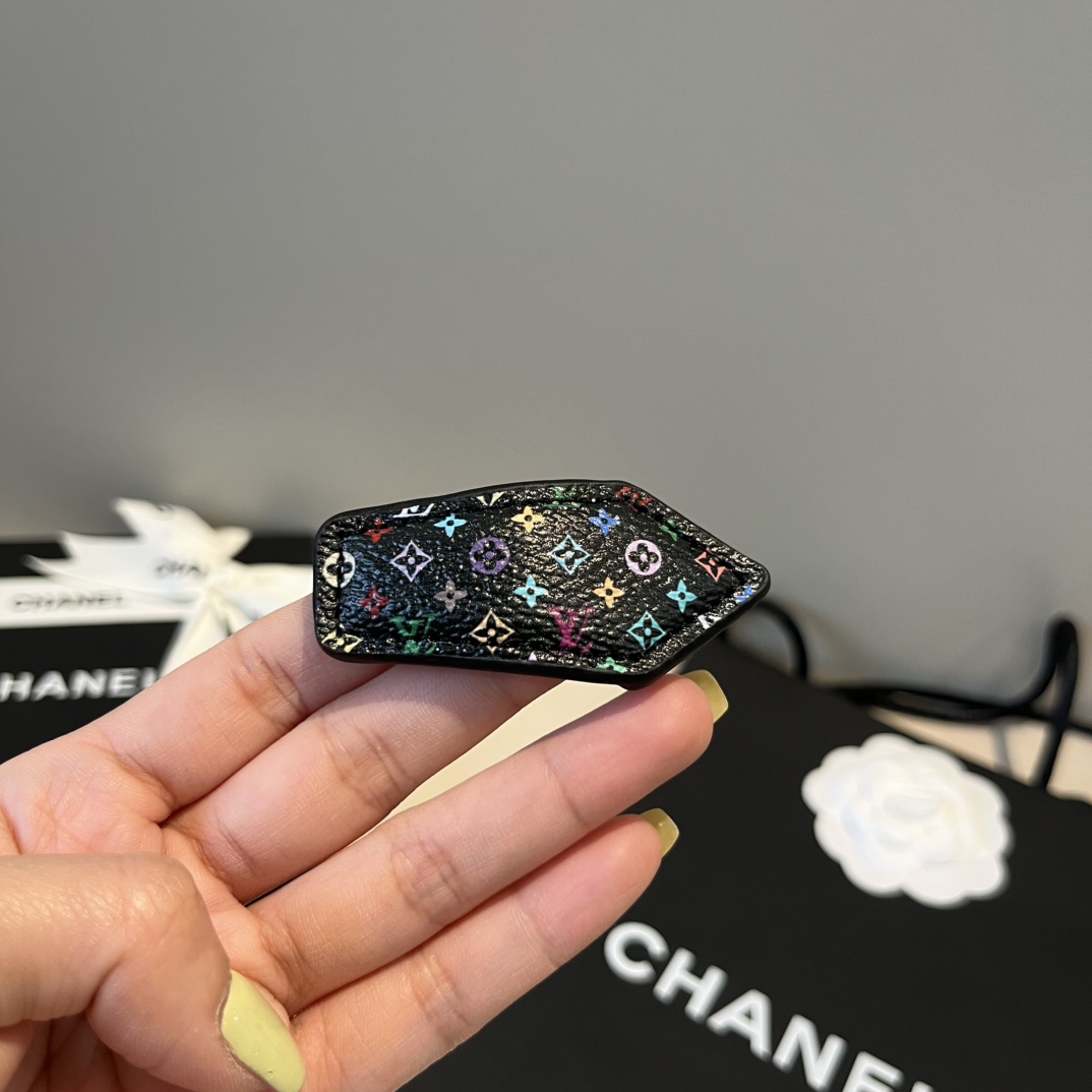 🆕（单个）

LV路易威登新款发夹