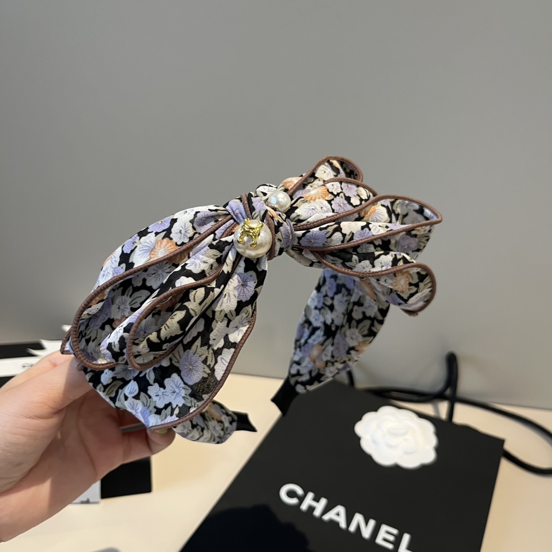 🆕

Celine赛琳新款蝴蝶结碎花发箍