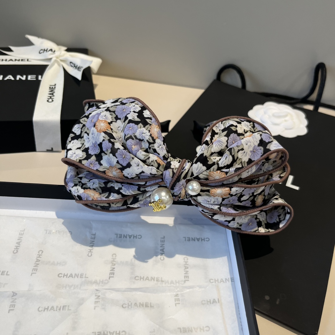 🆕

Celine赛琳新款蝴蝶结碎花发箍