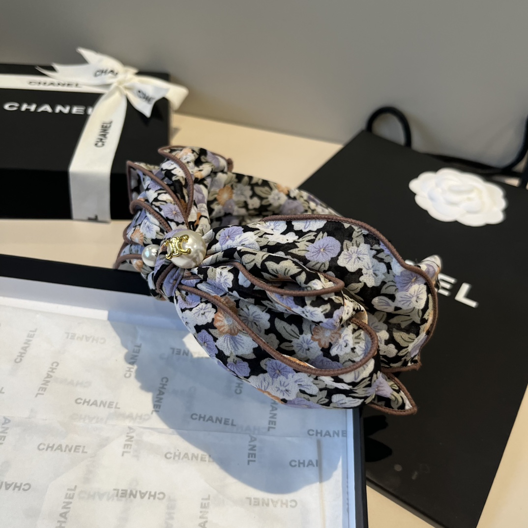 🆕

Celine赛琳新款蝴蝶结碎花发箍