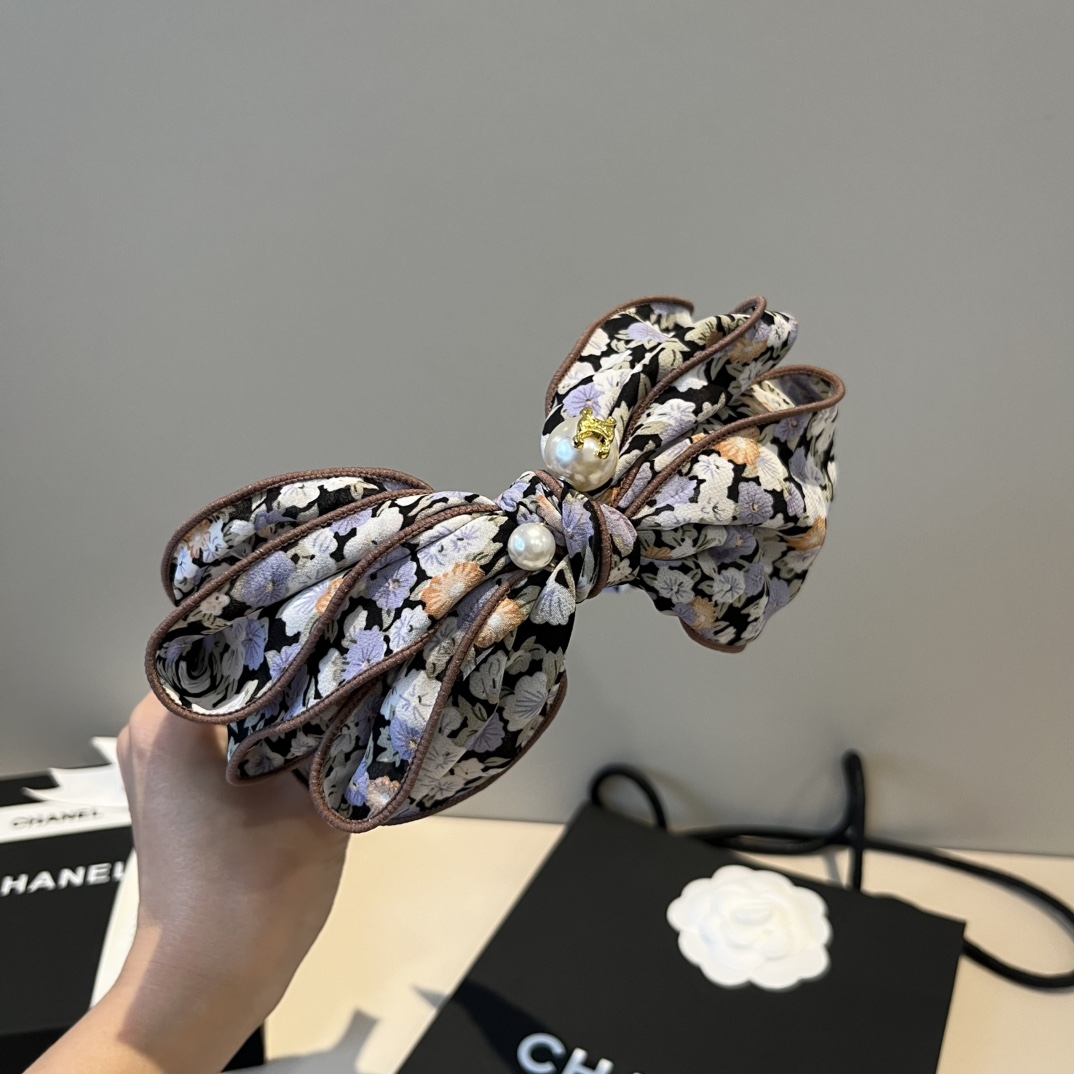 🆕

Celine赛琳新款蝴蝶结碎花发箍