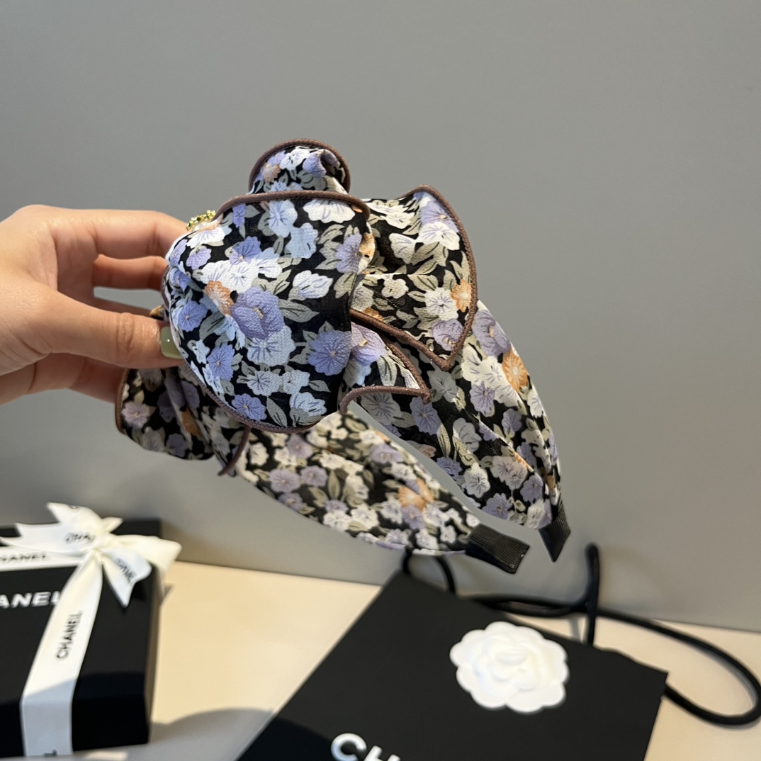 🆕

Celine赛琳新款蝴蝶结碎花发箍