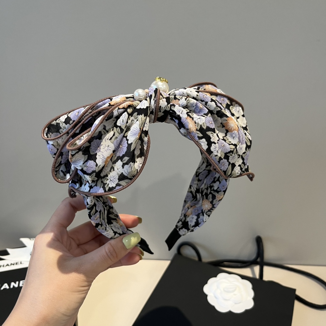 🆕

Celine赛琳新款蝴蝶结碎花发箍