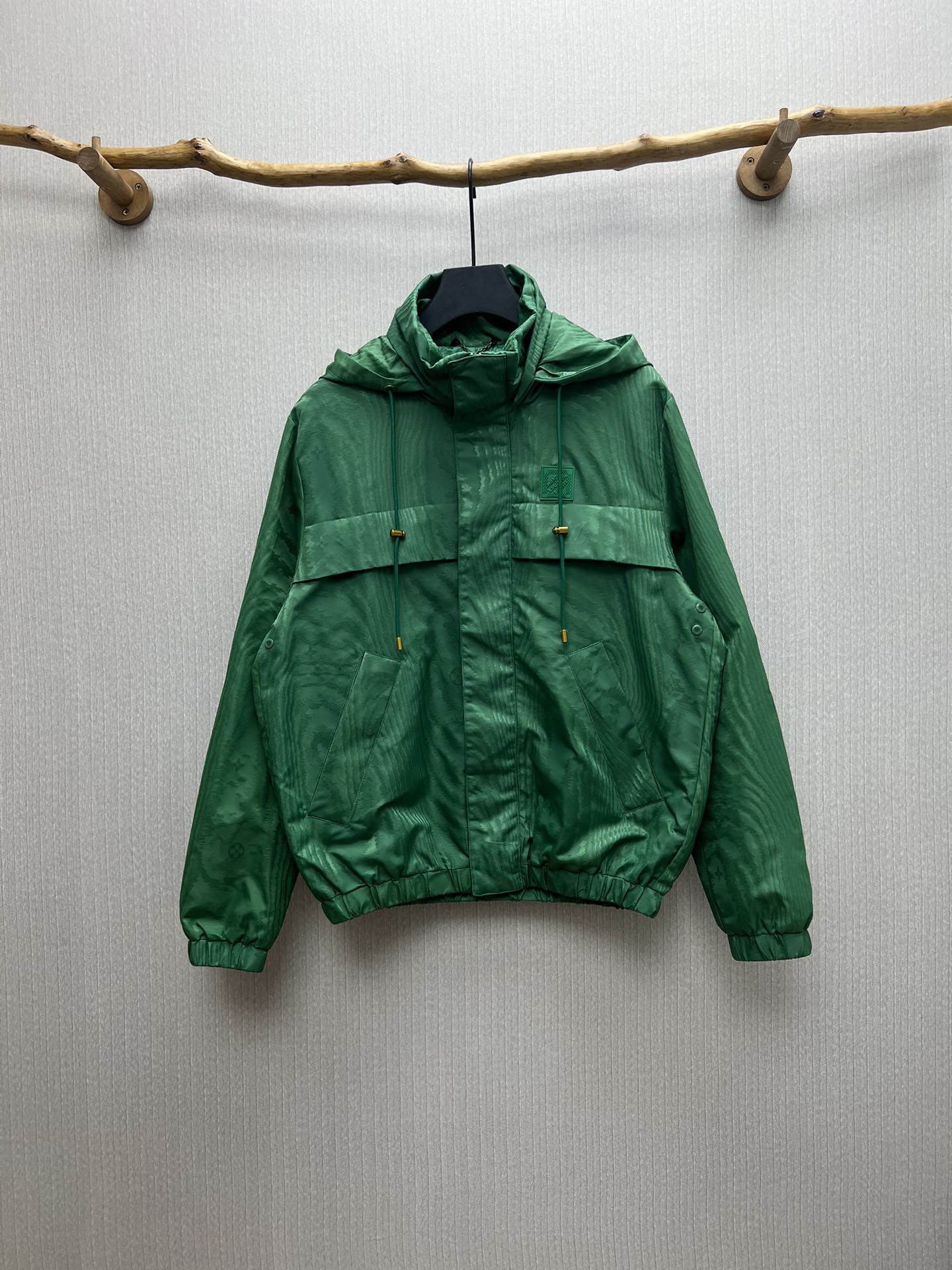 NO:454610,Donkey 25Ss new tree pattern presbyterian jacket original jacquard fabric alignment cut sleeve long time hardware original mold opening details processing, fabric upper body is super stylish and comfortable Craft hidden hat S.M.L.XL,,louis vuitton,louis vuitton,jackets & coats,jackets & coats,hats,alexander wang19860909驴家 25Ss新款树纹老花夹克外套 原版提花面料 对位裁剪 套里 耗时较久 五金原版开模 细节处理,面料上身超级有型舒适 工艺隐藏帽 码数S.M.L.XL,,louis vuitton,louis vuitton,jackets & coats,jackets & coats,hats,alexander wang,Men's clothing