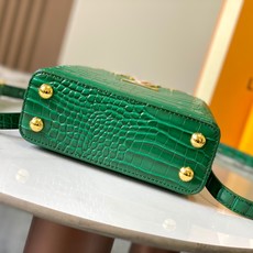 【广州货顶级原版】M86153 本款Capucines 迷你手袋为 Monogram 鳄鱼纹拼尖花和装饰 【广州货顶级原版】M86153 本款Capucines 迷你手袋为 Monogram 鳄鱼纹拼尖花和装饰