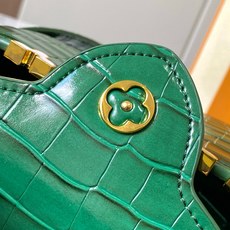 【广州货顶级原版】M86153 本款Capucines 迷你手袋为 Monogram 鳄鱼纹拼尖花和装饰 【广州货顶级原版】M86153 本款Capucines 迷你手袋为 Monogram 鳄鱼纹拼尖花和装饰