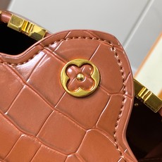 【广州货顶级原版】M86153 本款Capucines 迷你手袋为 Monogram 鳄鱼纹拼尖花和装饰 【广州货顶级原版】M86153 本款Capucines 迷你手袋为 Monogram 鳄鱼纹拼尖花和装饰