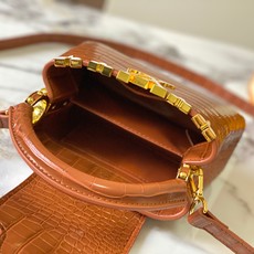 【广州货顶级原版】M86153 本款Capucines 迷你手袋为 Monogram 鳄鱼纹拼尖花和装饰 【广州货顶级原版】M86153 本款Capucines 迷你手袋为 Monogram 鳄鱼纹拼尖花和装饰