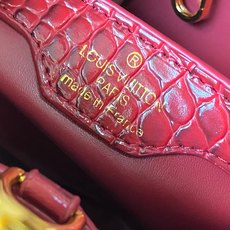 【广州货顶级原版】M86154 本款Capucines BB手袋为 Monogram 鳄鱼纹拼尖花和装饰 【广州货顶级原版】M86154 本款Capucines BB手袋为 Monogram 鳄鱼纹拼尖花和装饰