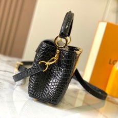 【广州货顶级原版】M86153 本款Capucines 迷你手袋为 Monogram 鳄鱼纹拼尖花和装饰 【广州货顶级原版】M86153 本款Capucines 迷你手袋为 Monogram 鳄鱼纹拼尖花和装饰