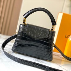 【广州货顶级原版】M86153 本款Capucines 迷你手袋为 Monogram 鳄鱼纹拼尖花和装饰 【广州货顶级原版】M86153 本款Capucines 迷你手袋为 Monogram 鳄鱼纹拼尖花和装饰