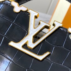 【广州货顶级原版】M86153 本款Capucines 迷你手袋为 Monogram 鳄鱼纹拼尖花和装饰 【广州货顶级原版】M86153 本款Capucines 迷你手袋为 Monogram 鳄鱼纹拼尖花和装饰