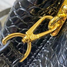 【广州货顶级原版】M86153 本款Capucines 迷你手袋为 Monogram 鳄鱼纹拼尖花和装饰 【广州货顶级原版】M86153 本款Capucines 迷你手袋为 Monogram 鳄鱼纹拼尖花和装饰