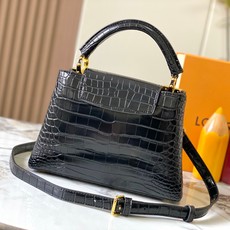 【广州货顶级原版】M86154 本款Capucines BB手袋为 Monogram 鳄鱼纹拼尖花和装饰 【广州货顶级原版】M86154 本款Capucines BB手袋为 Monogram 鳄鱼纹拼尖花和装饰